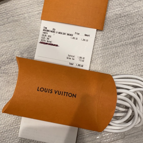 Brand new box, dust bag, and extra laces included. - Picture 4 of 4